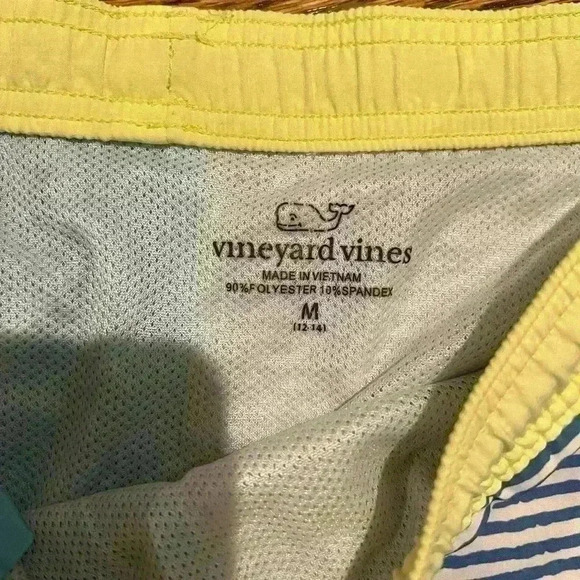 Vineyards Vines Men's Bathing Suit Size Medium - Picture 2 of 5